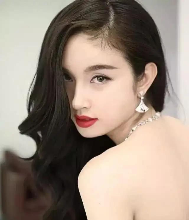 跨性别大亨购买环球小姐选美比赛