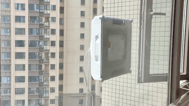 科沃斯擦窗教程,双向自动喷水擦玻璃