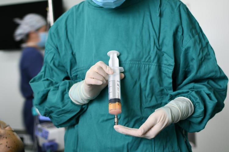 什么是巨乳症？罕见的巨乳症，到底是什么原因造成的？