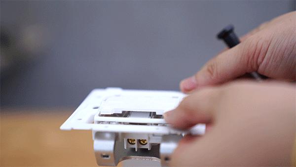 多层插座拆卸,开关插座拆解方法