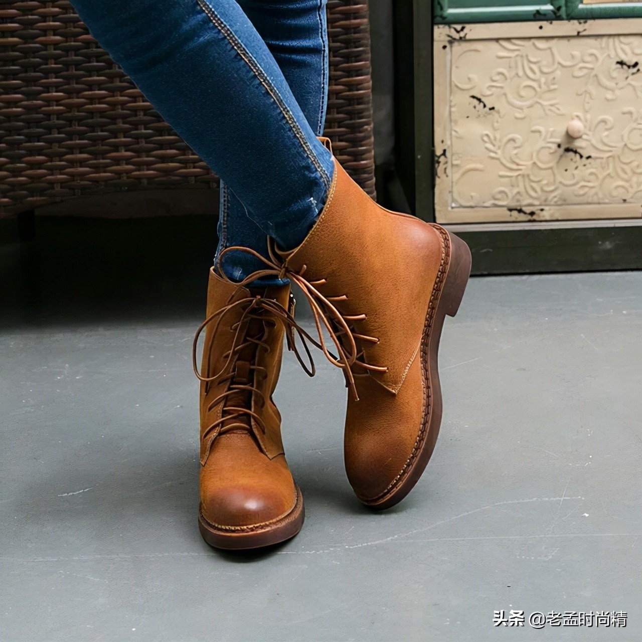 粗跟气质优雅马丁靴,超显腿细的马丁靴