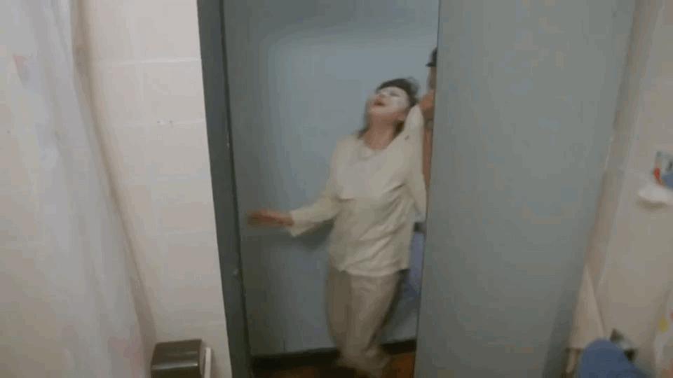 影视圈中令人胆颤的假戏真做，究竟是真的敬业，还是在借戏霸凌？