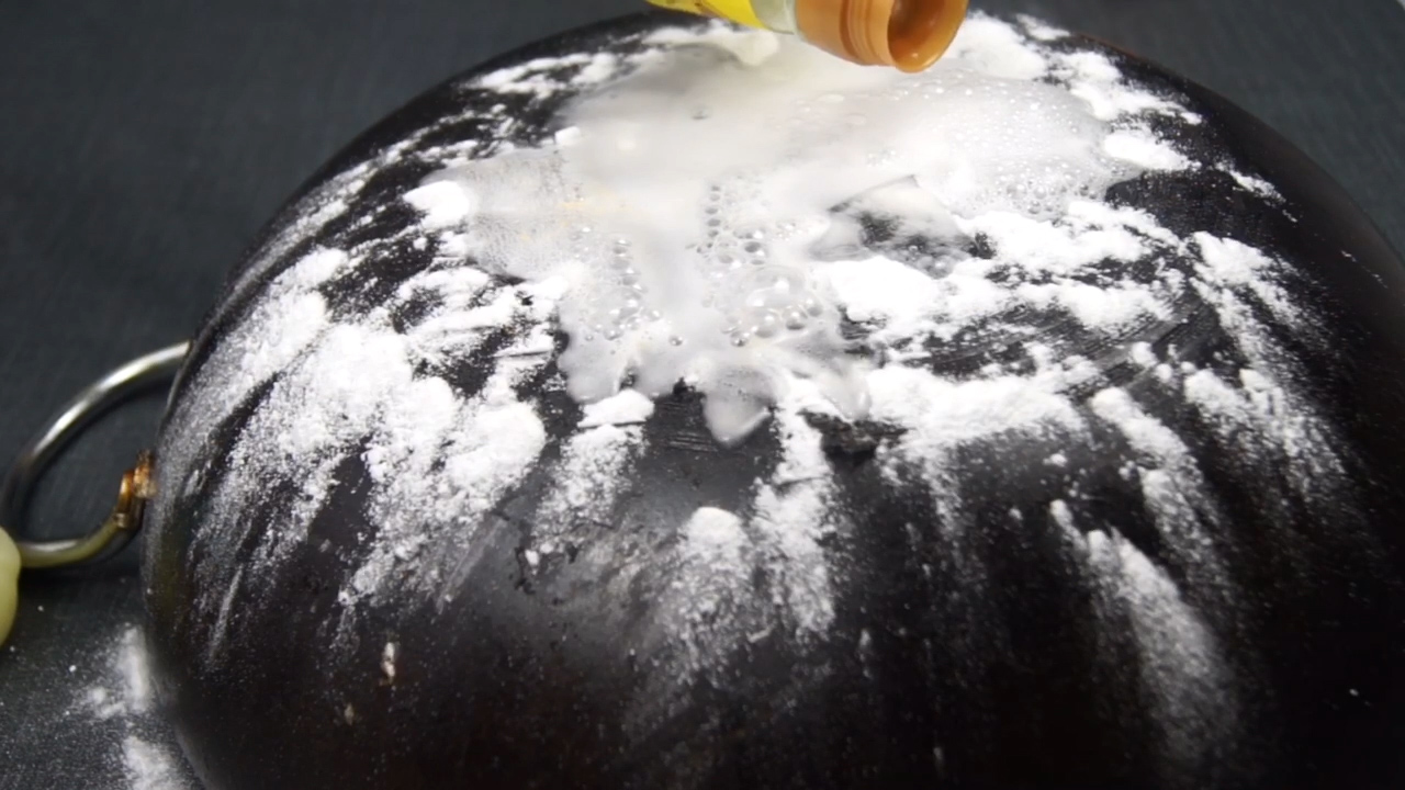 用什么能把炒菜锅底的污渍洗干净,如何清洗不锈钢炒菜锅底顽固污渍