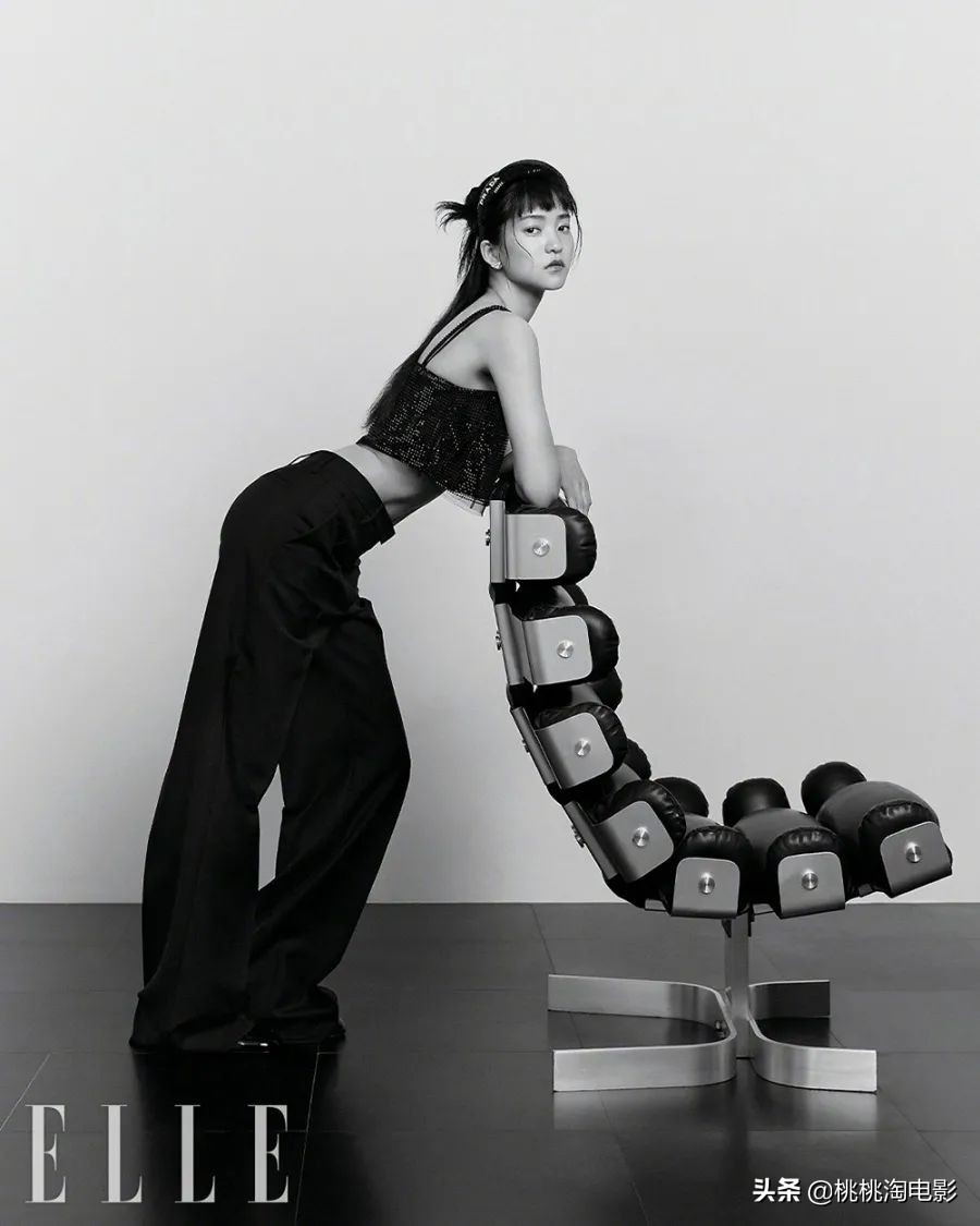 金泰梨新剧穿搭图片,金泰梨白色连衣裙写真