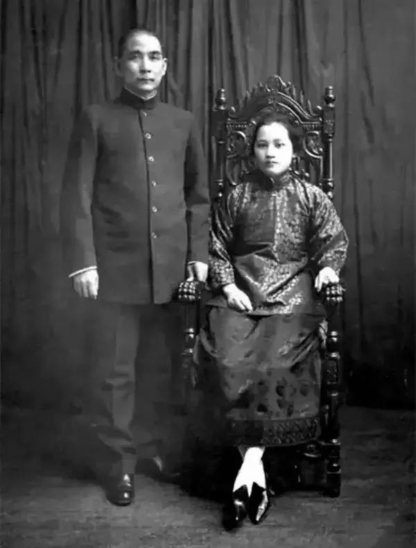 “夭夭桃面俏，矫矫李颜娇”，对联中的绝配夫妇相