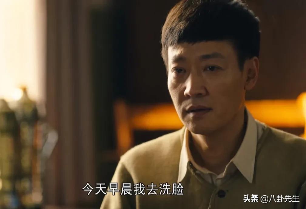 人世间雷佳音和殷桃剧照图文,人间世雷佳音和殷桃打伞的照片