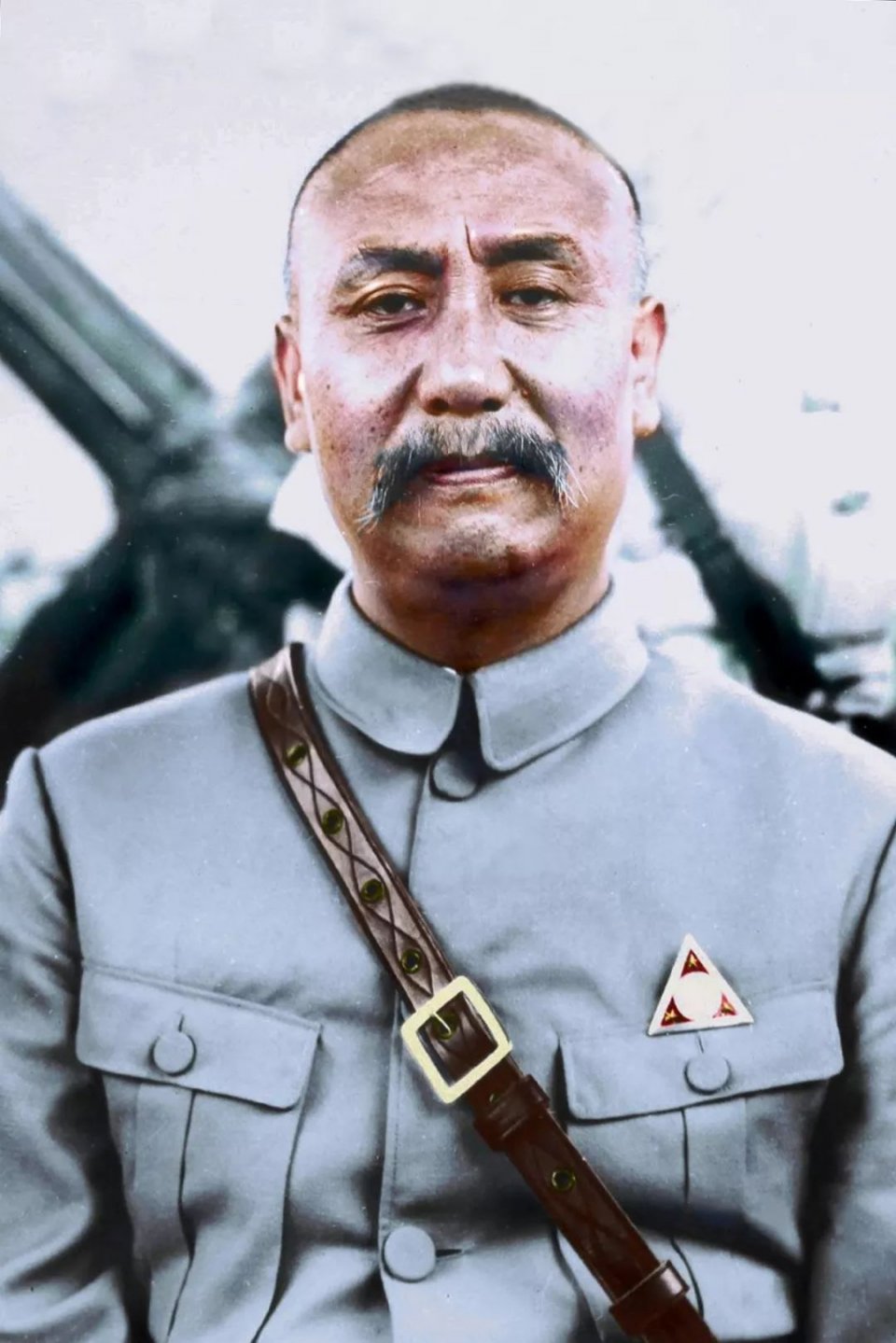 1948年，毛主席派王世英去劝降阎锡山，*向前徐**劝阻说：恐怕白费劲