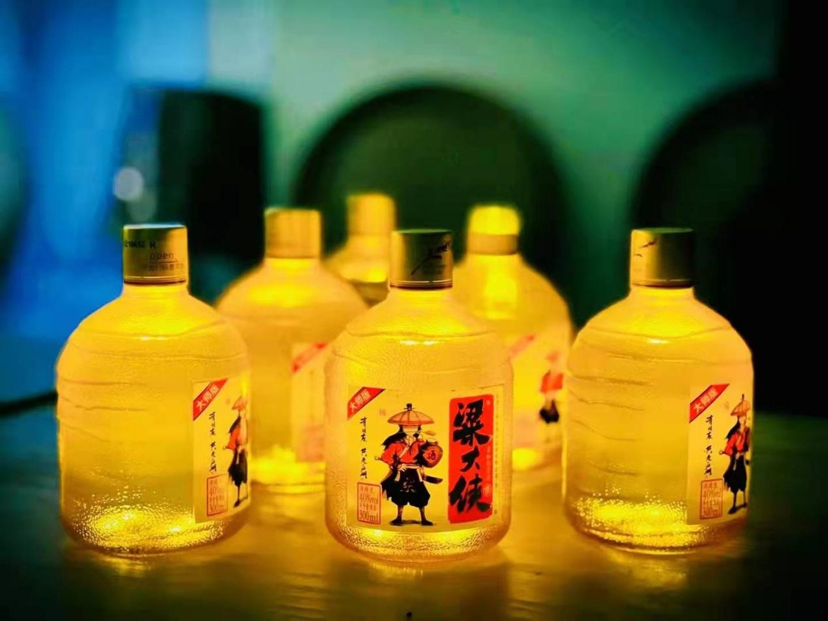 同为烈酒，传统白酒被年轻人抛弃？湖南小伙创业2年5亿备受青睐