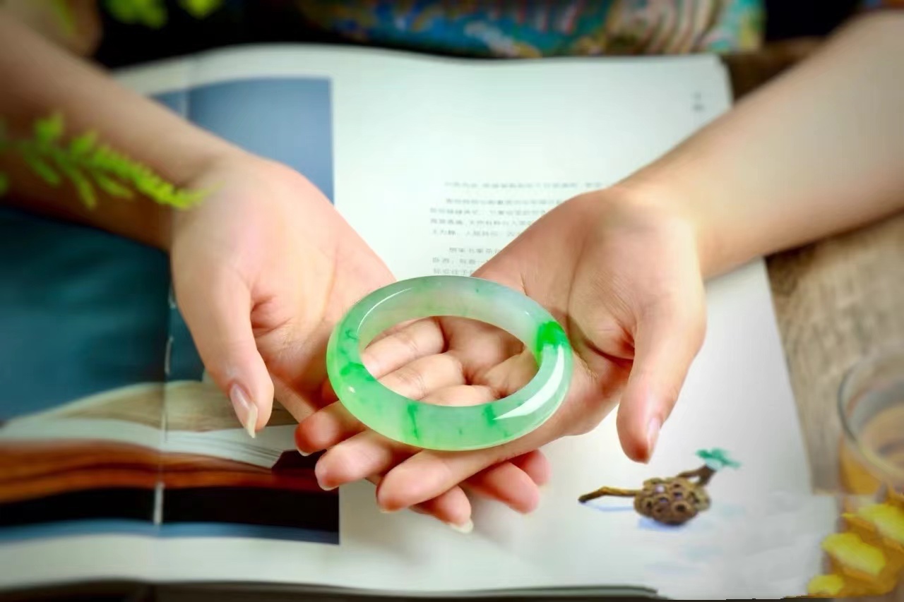 翡翠手镯真假鉴别最简单方法,翡翠手镯真假的鉴别方法