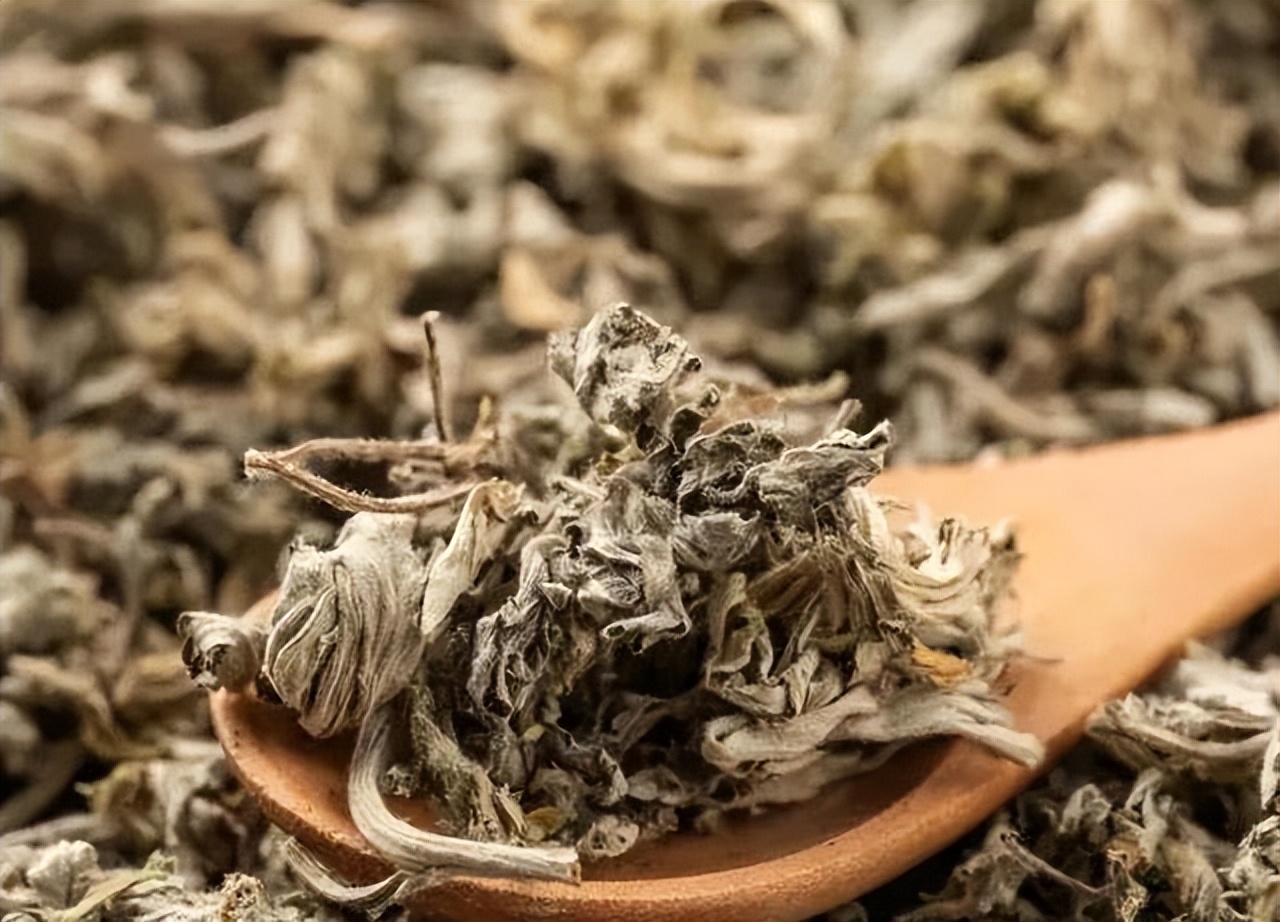 艾叶泡脚，坚持一个月后，会给身体带来哪些变化？早点来了解