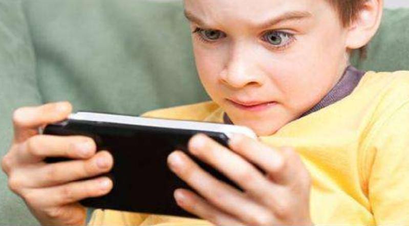 15岁男孩突然高血压是怎么回事,13岁男孩高血压是怎么回事