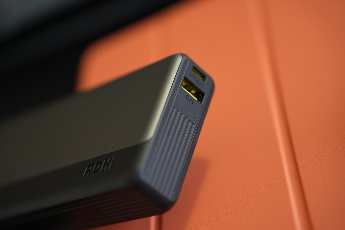 充电宝标准版和亮配版哪个好,哪款充电宝闪充最好