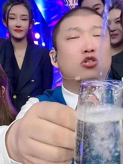 二驴直播哭了完整版,二驴网红悼念会