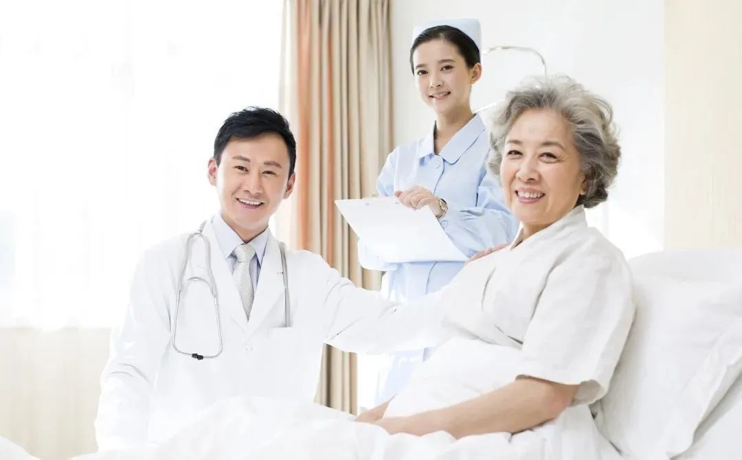 养老在家门口好吗,养老住大社区合适吗