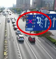 这个标志不认识，借两本驾照也不够扣分的，新手司机不用看