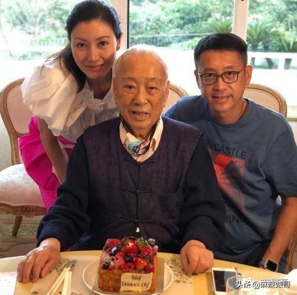 李嘉欣晒住院照评论,李嘉欣急救内情曝光