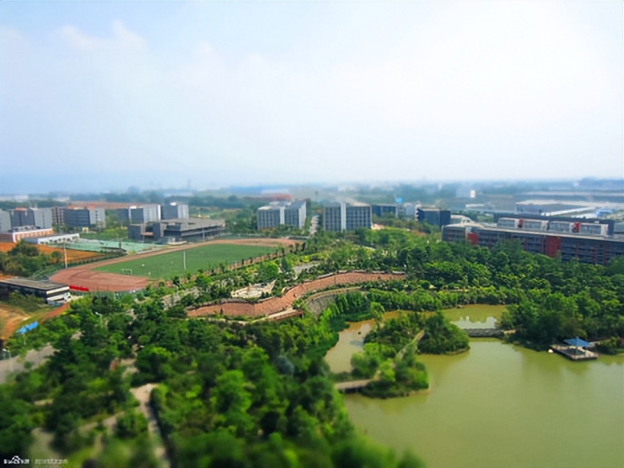 重德博学尚美笃行,重德博学勤勉尚美