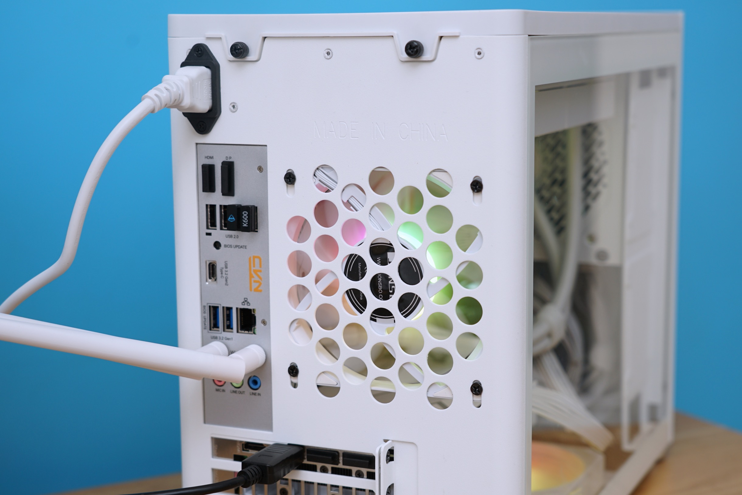 2000到3000元纯白海景房电脑配置,1800预算组装海景房电脑配置推荐