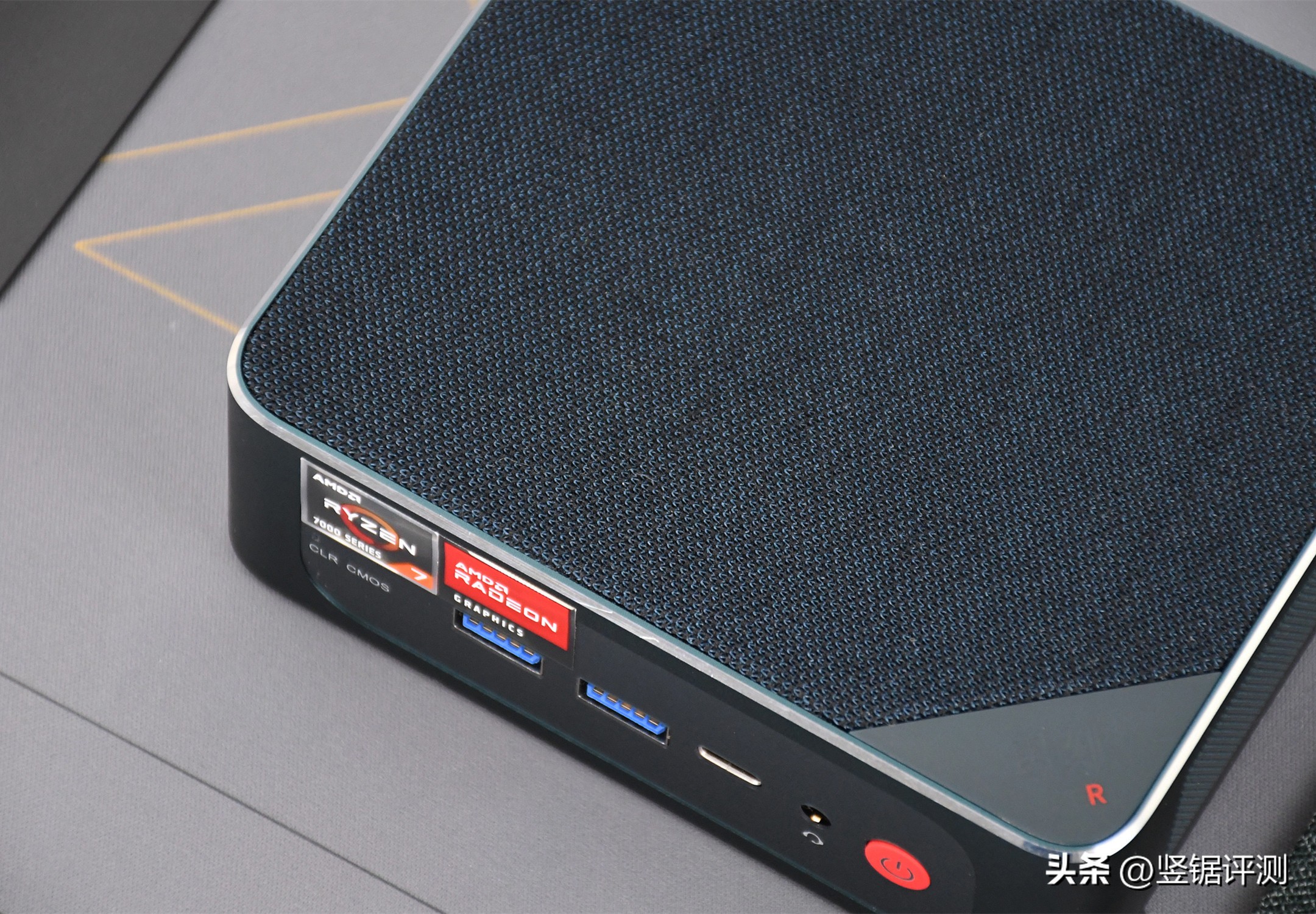性能强劲，搭载锐龙7735HS的迷你电脑主机：零刻SER6ProVest评测