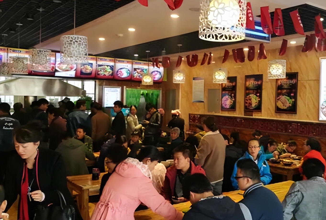 老板开面馆年赚150万,90后小夫妻开面馆月赚8w的小秘密