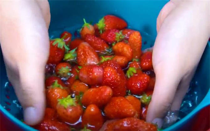 如何做草莓酱只用4颗草莓,草莓酱做法草莓用不用晾干