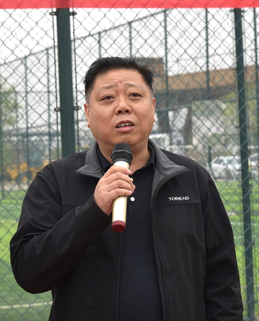 林谷春为天津江苏商会足球队授旗成建新为尤斌颁发*党**建指导员聘书