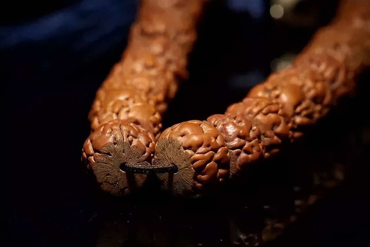 藏式小金刚包浆玉化图,藏式小金刚单圈包浆