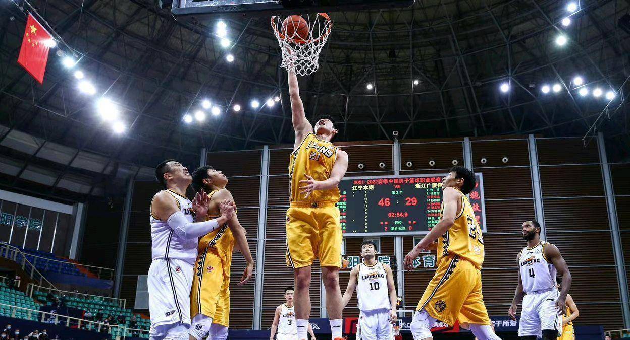 郭艾伦潘玮柏篮球,邓超郭艾伦完整视频