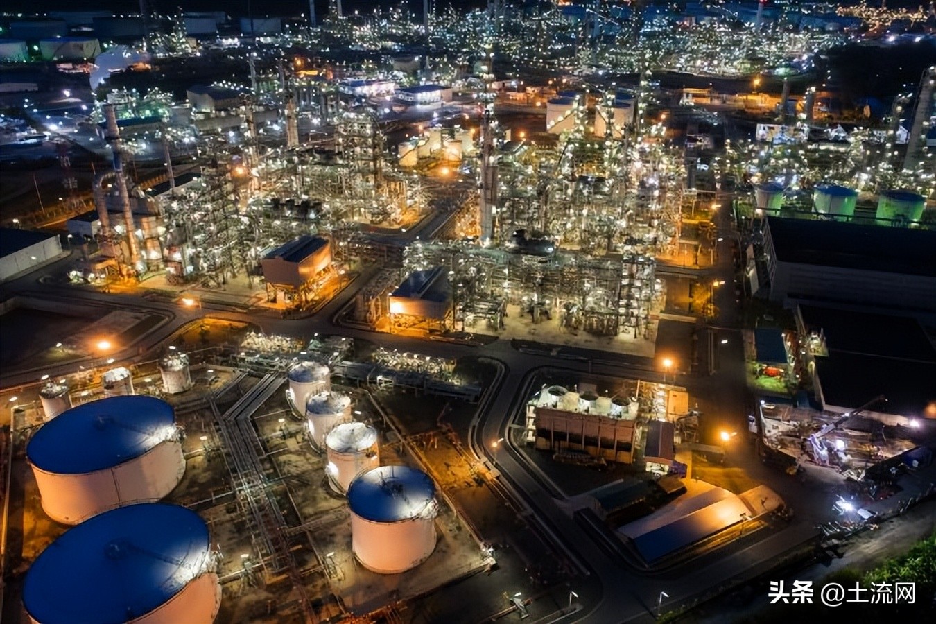沙特是一个国家还是一个城市,沙特首都跟迪拜是一个国家吗