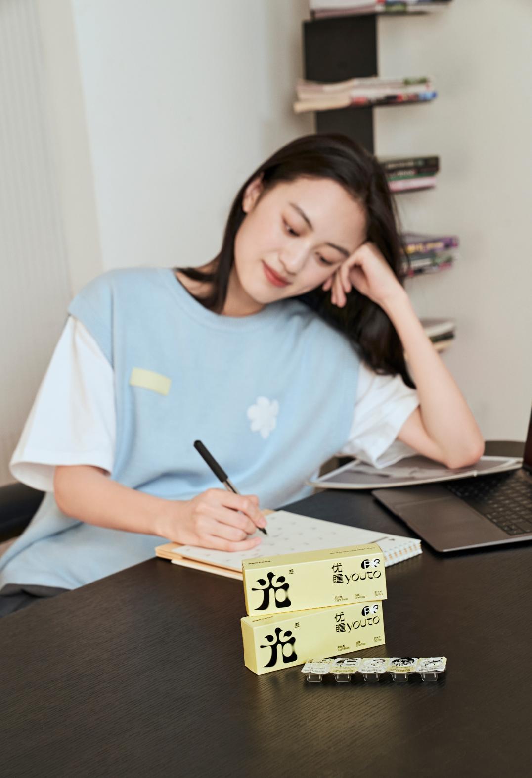 酌也获融资；香飘飘与OATLY在华公司合作；优瞳推出小绿芯日抛