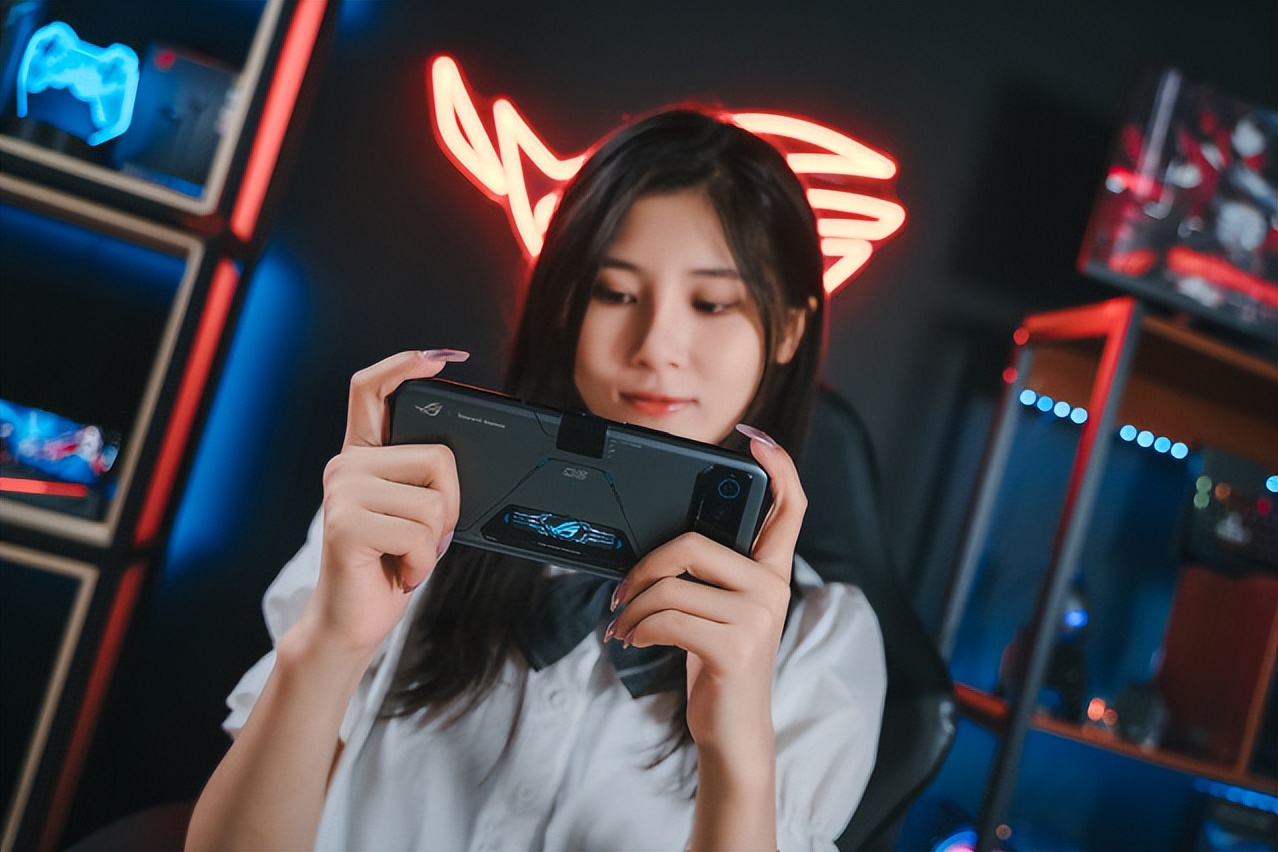 打游戏手机推荐排行榜rog,目前哪款手机打游戏最流畅