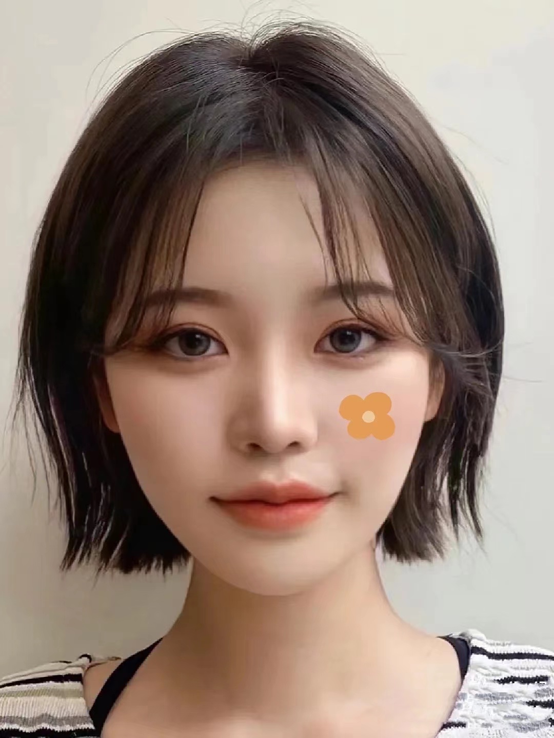 脸大女生好看的发型,短发显脸大还是显脸小