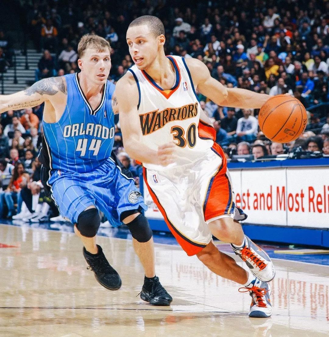 库里成了历史三分王，UA啥时候能超越耐克？