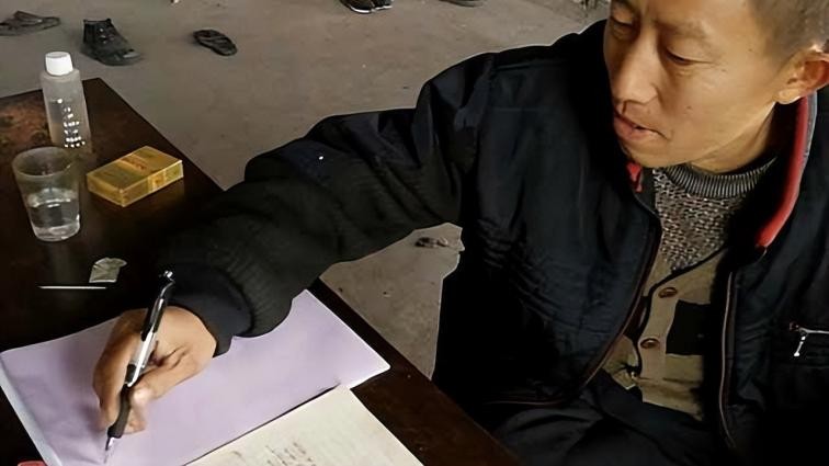 小伙卖彩票一年挣80亿,靠彩票一夜暴富走上人生巅峰