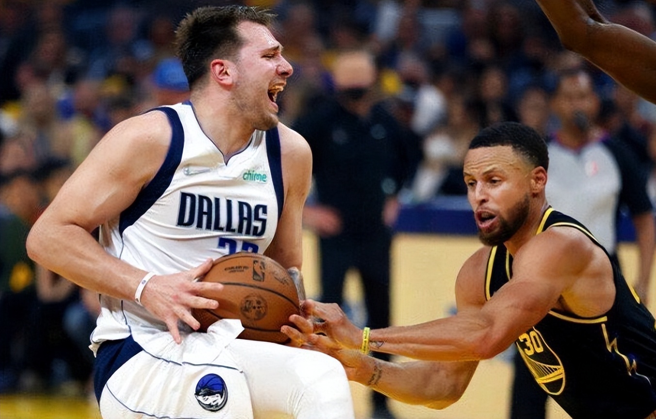 深度水花兄弟维金斯,勇士维金斯摔倒视频