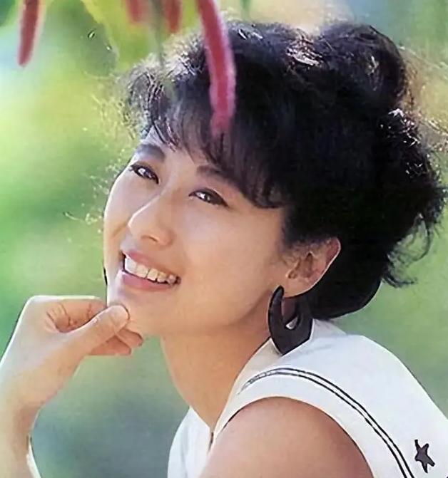 叶倩文与林子祥分别出生何年,叶倩文靠林子祥才出名吗