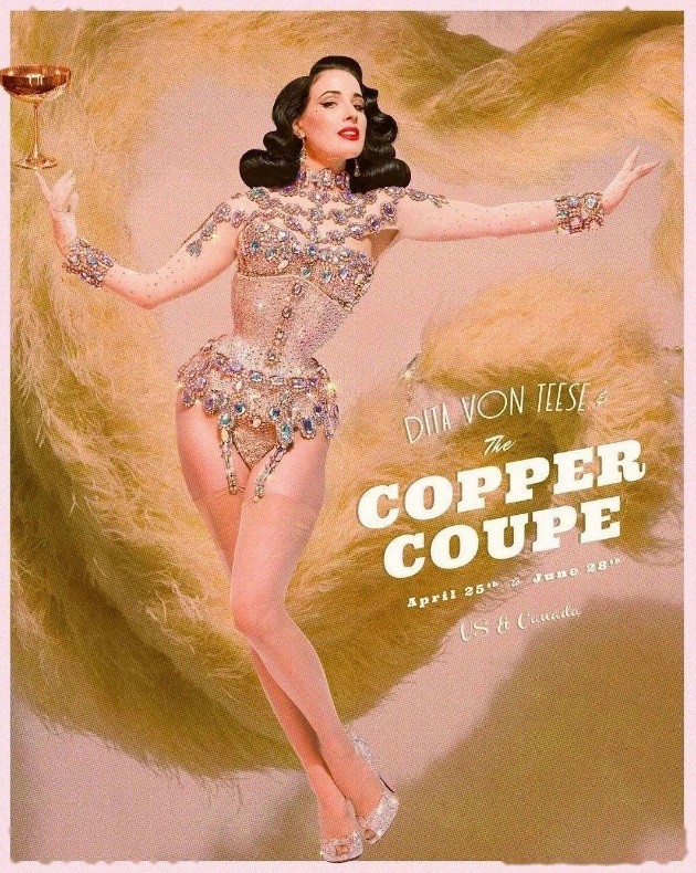 涓栫晫绗竴鑸炲绌跨传鑹茬殑瑁欏瓙,涓栫晫绗竴鑸炲鎯婅壋鍏ㄥ満鍥炴斁