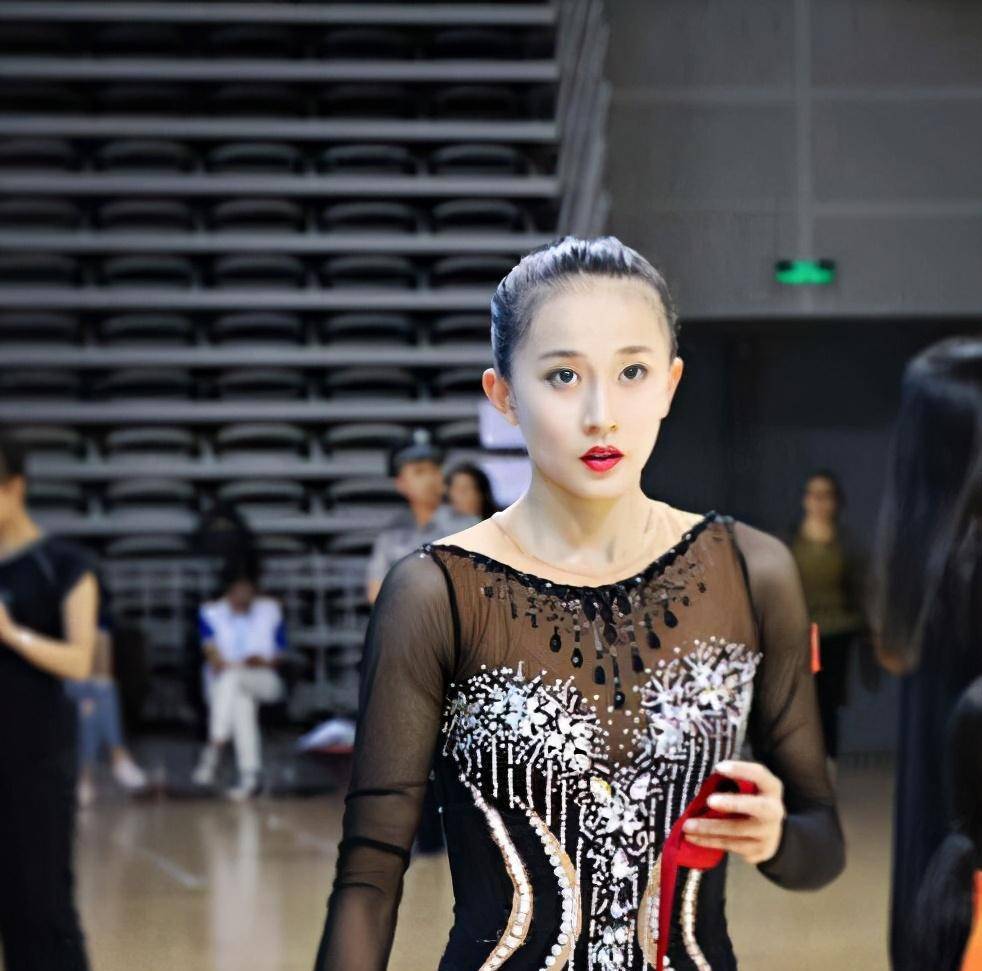 艺体女神王曼亲私密故事？浙大校花颜值不输张豆豆？曼亲生活细节