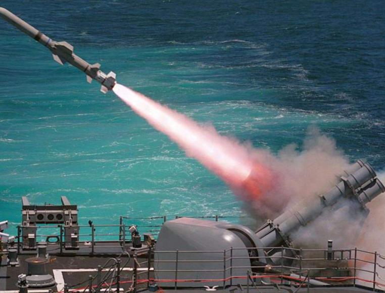 蔡英文窜美，美400枚鱼叉导弹提前交付，台专家：蔡英文错估美国