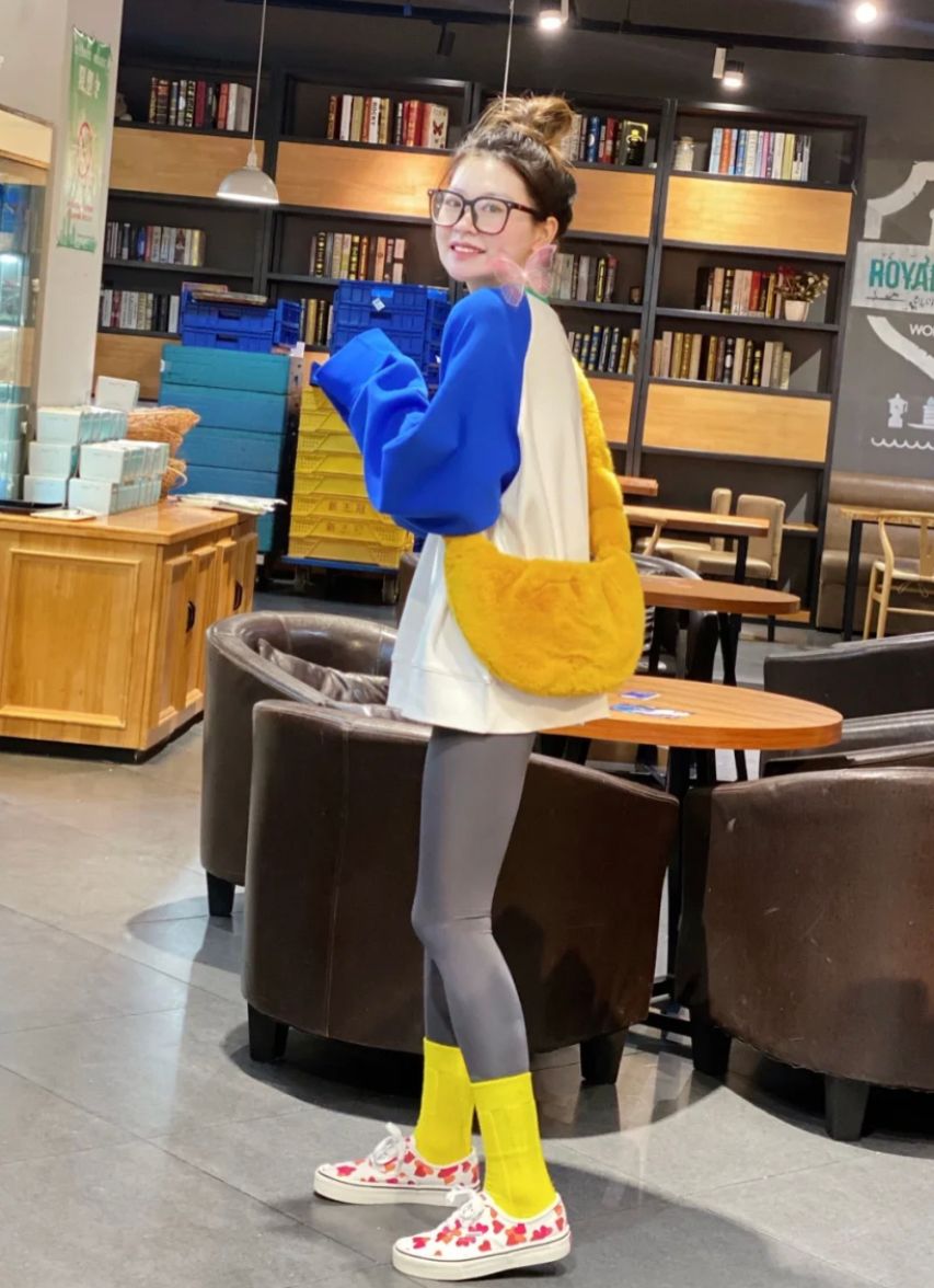 今年冬天穿什么袜裤,田园女生穿打底袜过冬