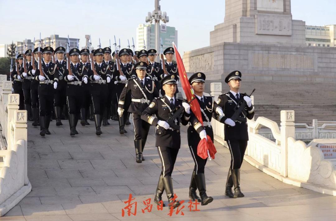 八一广场今天的最新视频,八一建军节一个热血沸腾的场面