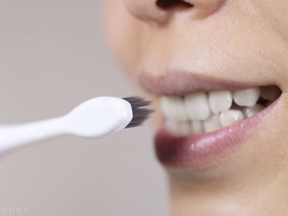 电动牙刷真的比普通牙刷好用么,电动牙刷和普通牙刷哪个更好测评