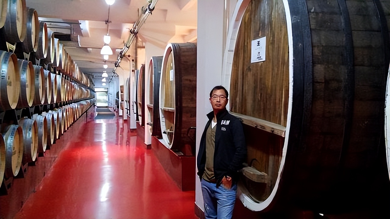 河南老乡在硝烟弥漫的战场赚钱，为找安全住所一个月内多次搬家