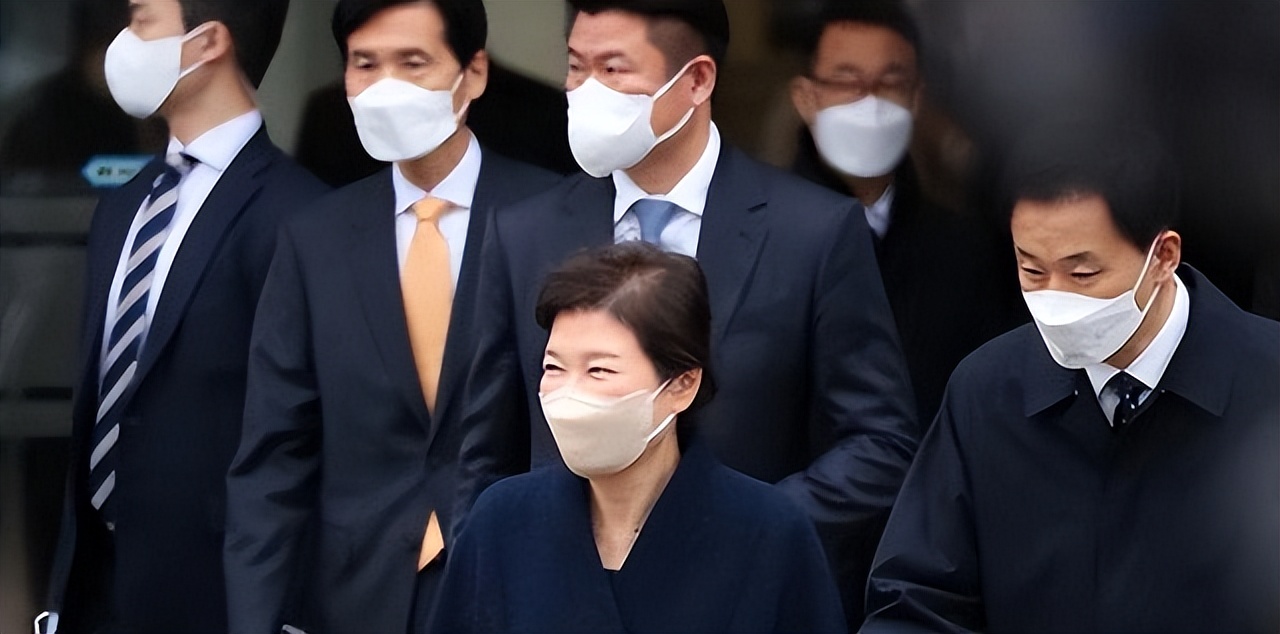 朴槿惠未穿囚服出庭,朴槿惠监狱作息