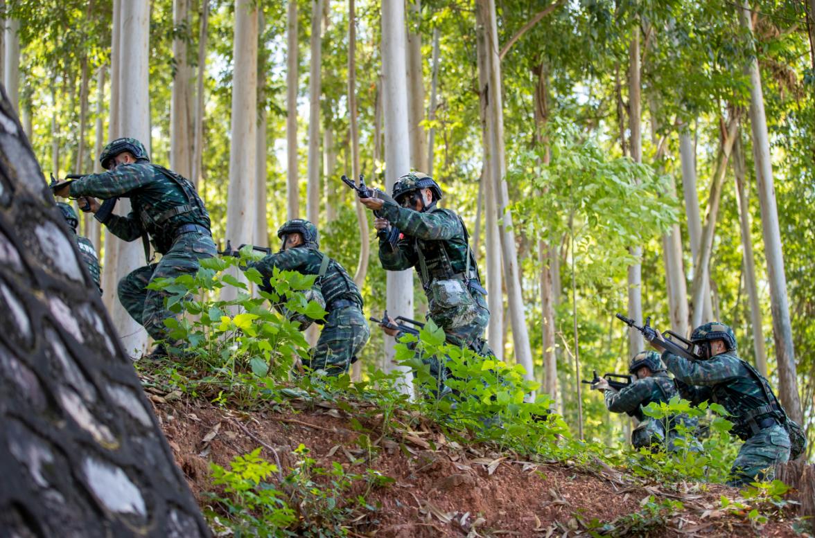 张豪身中18枪抓劫匪纪录片,19岁武警战士身中13弹仍擒获歹徒