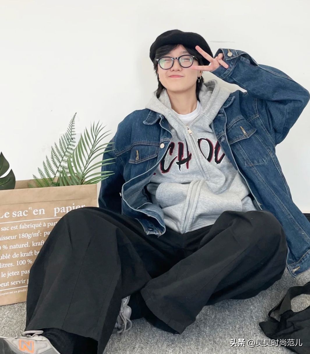 卫衣搭配外套的穿搭春款,矮个子初春风衣卫衣搭配