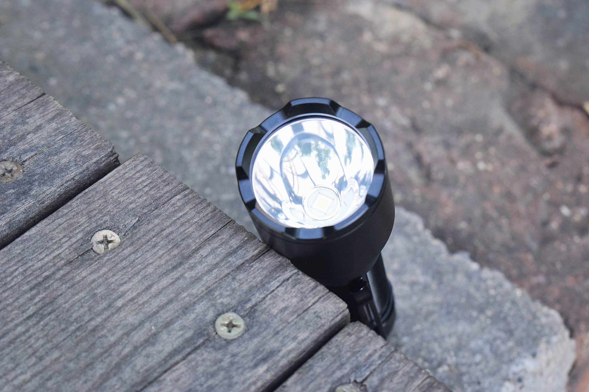 菲尼克斯tk75-2018手电评测,fenix菲尼克斯tk16v2.0战术手电筒