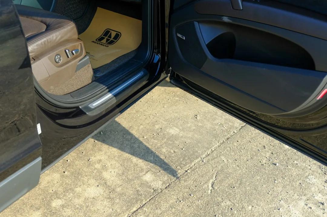 奥迪q7quattro脱困强大到可怕,奥迪07款q7quattro雪地爬坡