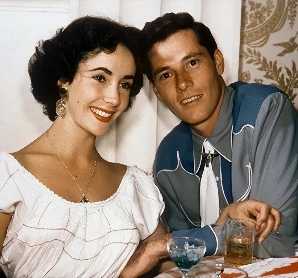 伊丽莎白泰勒一生经历,伊丽莎白泰勒风华绝代