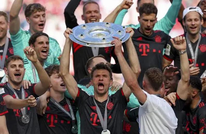 拜仁与多特的巅峰对决,拜仁欧冠被淘汰最终夺冠